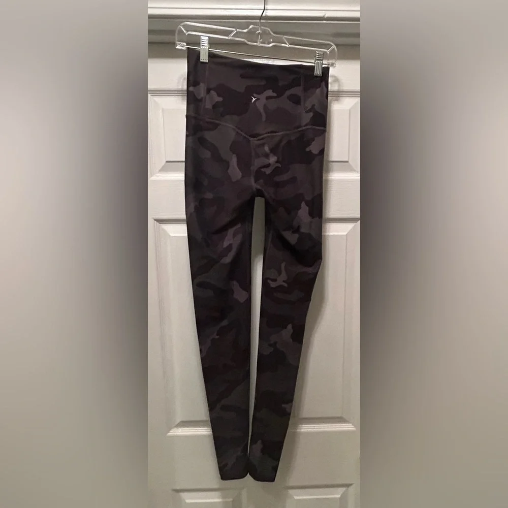 Old Navy Active Powersoft Camouflage Leggings - Picture 3 of 3